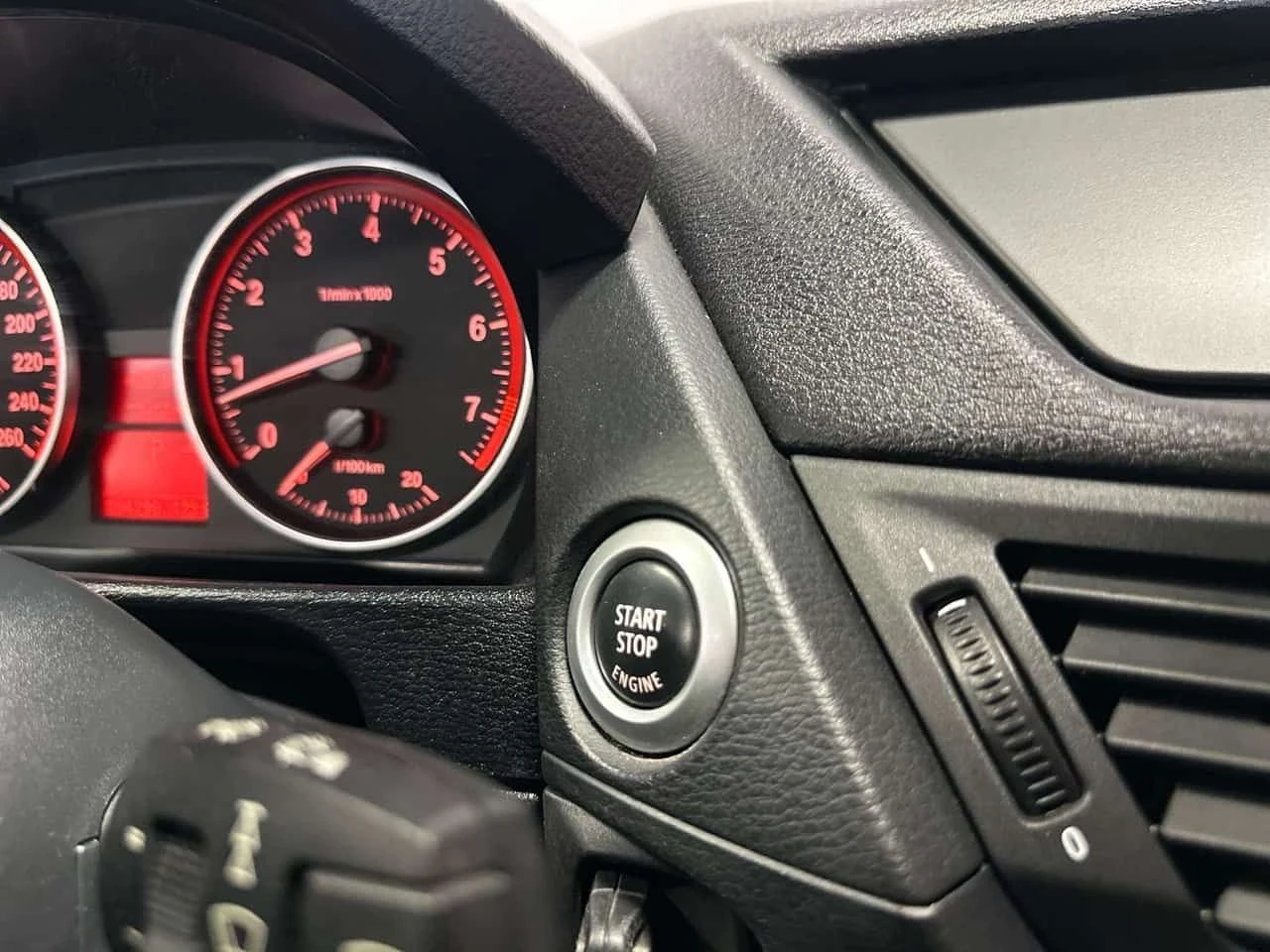 BMW X1 * 28i/X DRIVE/PANO ROOF/BLUETOOTH/ HEATED SEATS * , снимка 17 - Автомобили и джипове - 54894691