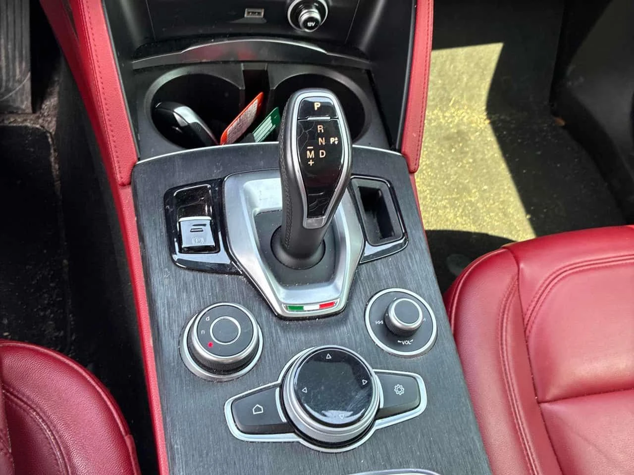 Alfa Romeo Stelvio * Sprint * АВТОКРЕДИТ БЕЗ ПЪРВОНАЧАЛНА ВНОСКА* , снимка 12 - Автомобили и джипове - 54908853