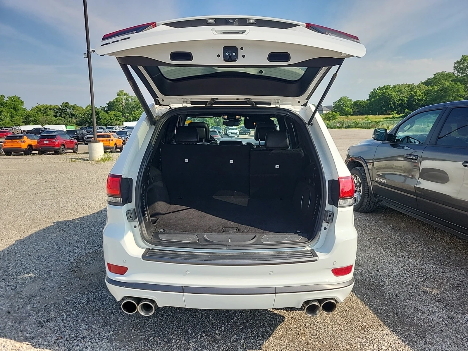 Jeep Grand cherokee HIGH ALTITUDE * 5.7 HEMI * AWD * CARFAX * , снимка 4 - Автомобили и джипове - 55338425