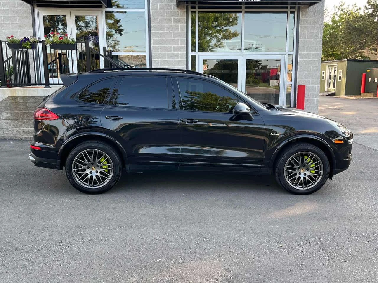 Porsche Cayenne * S E Hybrid * ЛИЦЕНЗИРАН ДИЛЪР * CARFAX, снимка 3 - Автомобили и джипове - 55579318