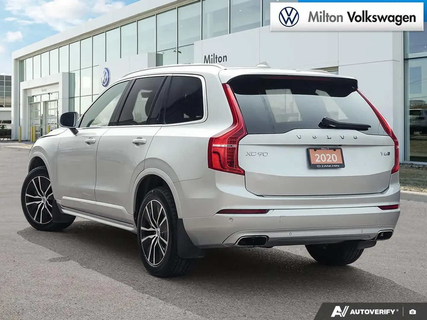 Volvo Xc90 T6* MOMENTUM* ДИГИТАЛНО* ТАБЛО* КАМЕРА* МАСАЖ* ДИС, снимка 2 - Автомобили и джипове - 55597916