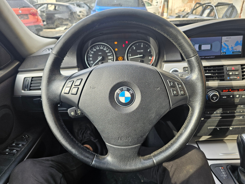BMW 330 4х4 Дистроник, снимка 16 - Автомобили и джипове - 45238483