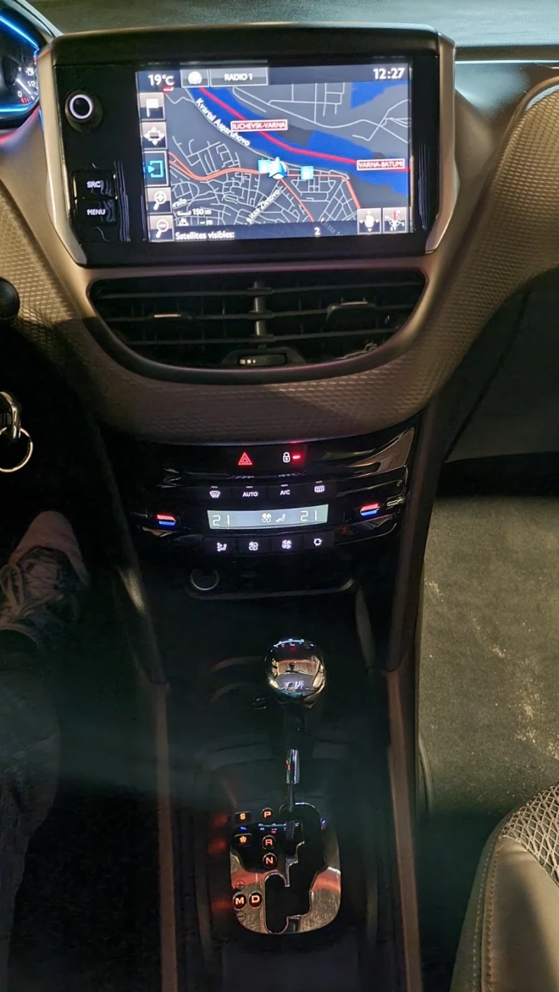 Peugeot 2008, снимка 9 - Автомобили и джипове - 52504757