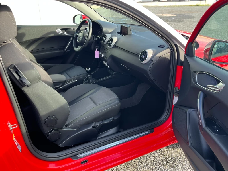 Audi A1 1.6TDI, снимка 7 - Автомобили и джипове - 52404344