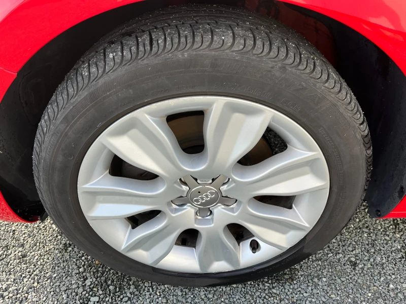 Audi A1 1.6TDI, снимка 16 - Автомобили и джипове - 52404344