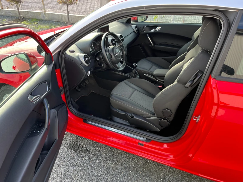 Audi A1 1.6TDI, снимка 13 - Автомобили и джипове - 52404344