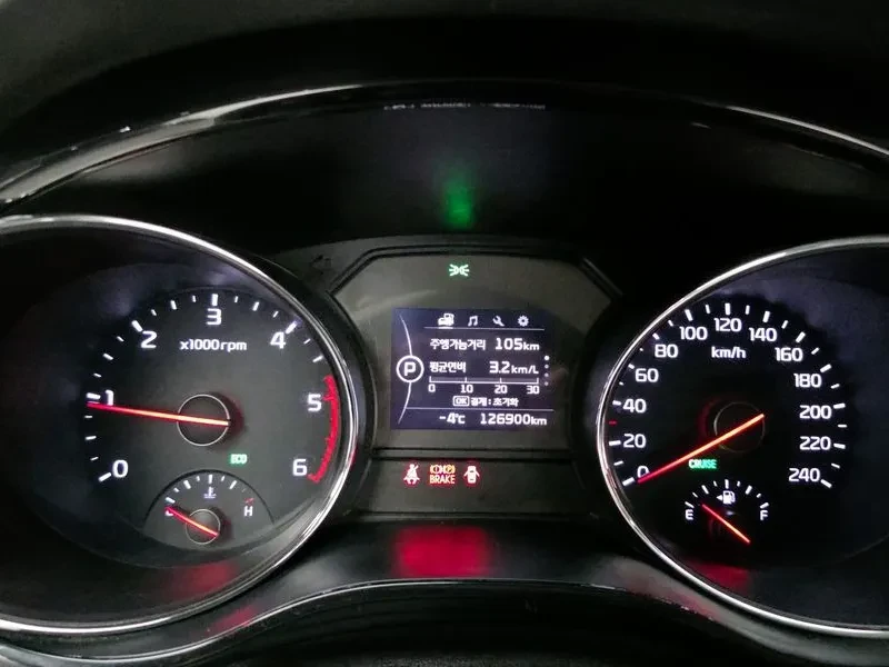 Kia Carnival 2.2D/ 9-Seater Prestige, снимка 8 - Автомобили и джипове - 56701858