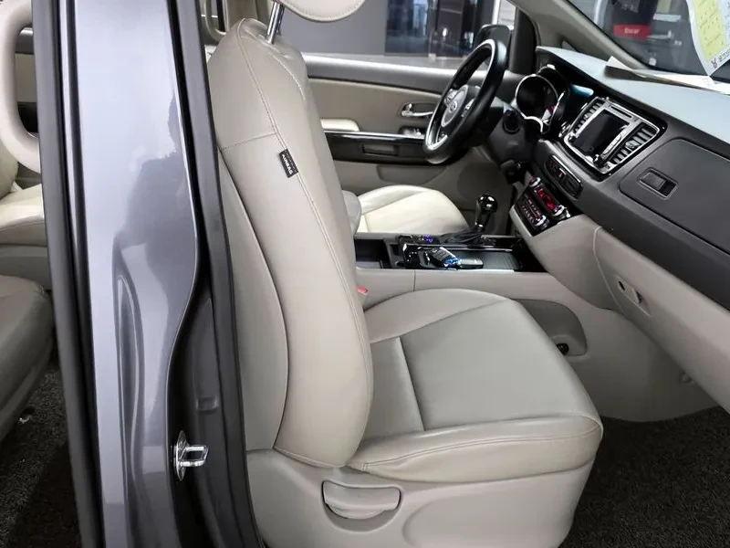 Kia Carnival 2.2D/ 9-Seater Prestige, снимка 12 - Автомобили и джипове - 56701858