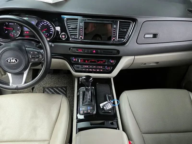 Kia Carnival 2.2D/ 9-Seater Prestige, снимка 7 - Автомобили и джипове - 56701858