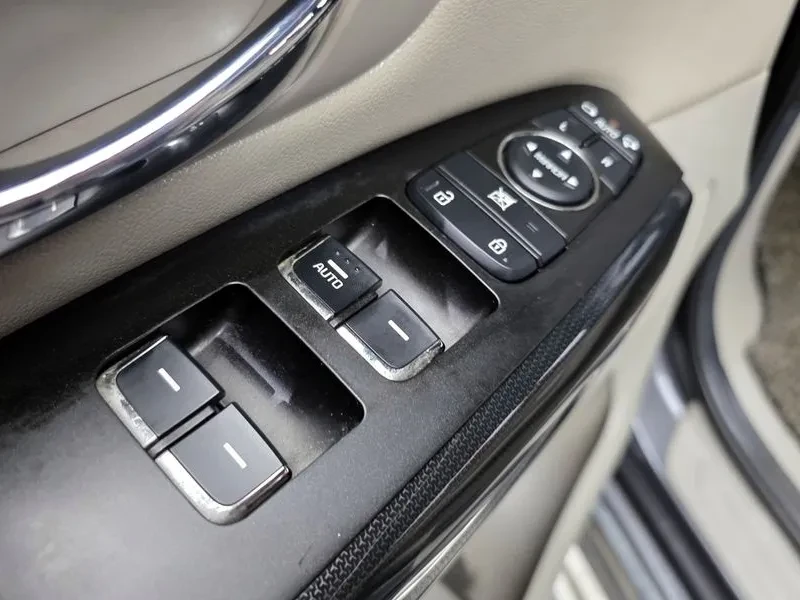 Kia Carnival 2.2D/ 9-Seater Prestige, снимка 14 - Автомобили и джипове - 56701858