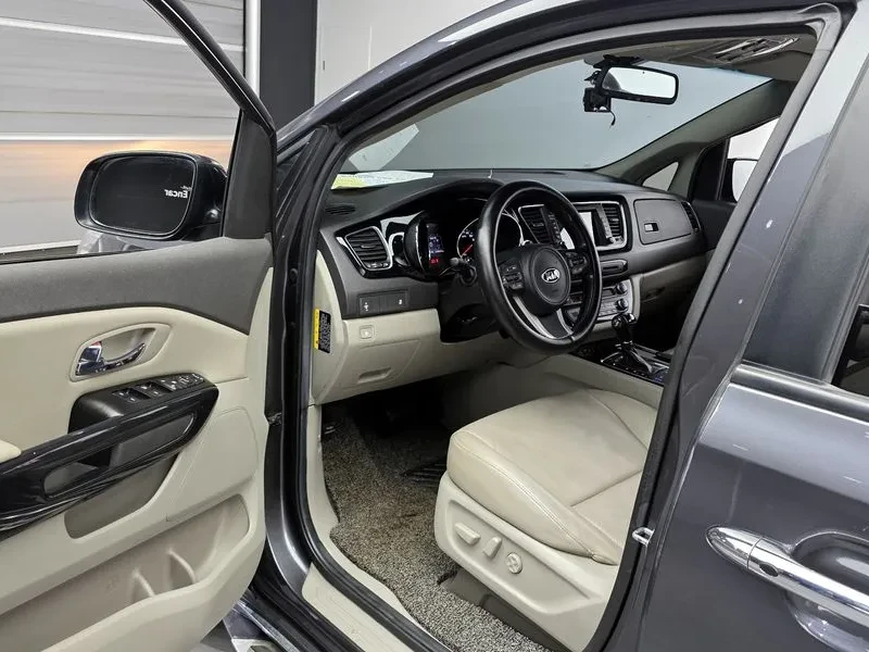 Kia Carnival 2.2D/ 9-Seater Prestige, снимка 10 - Автомобили и джипове - 56701858