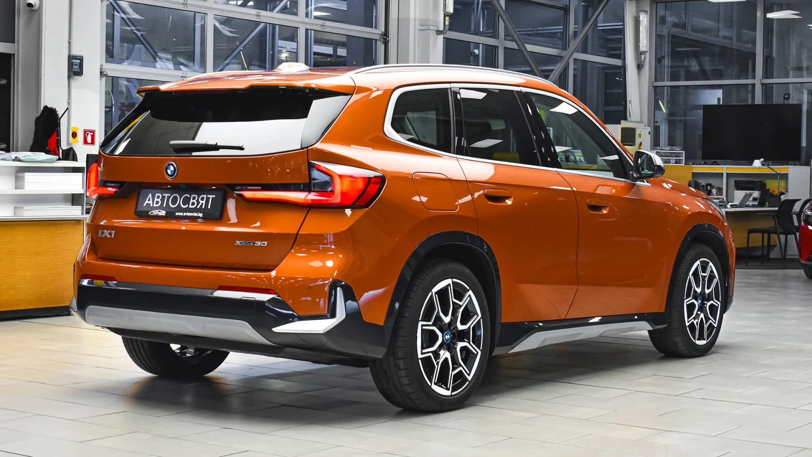 BMW iX1 xDrive30 X Line - изображение 6