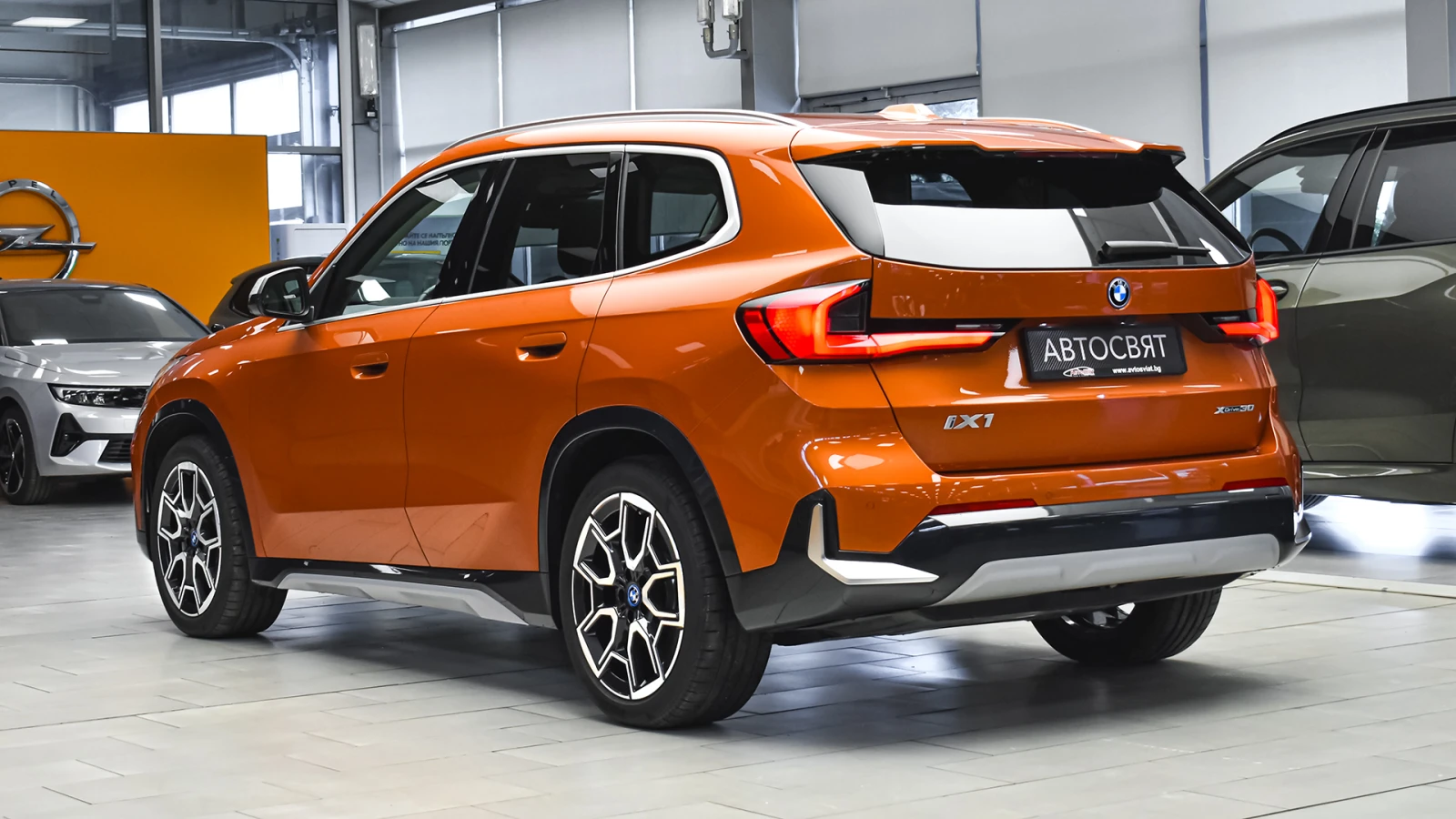 BMW iX1 xDrive30 X Line - изображение 7