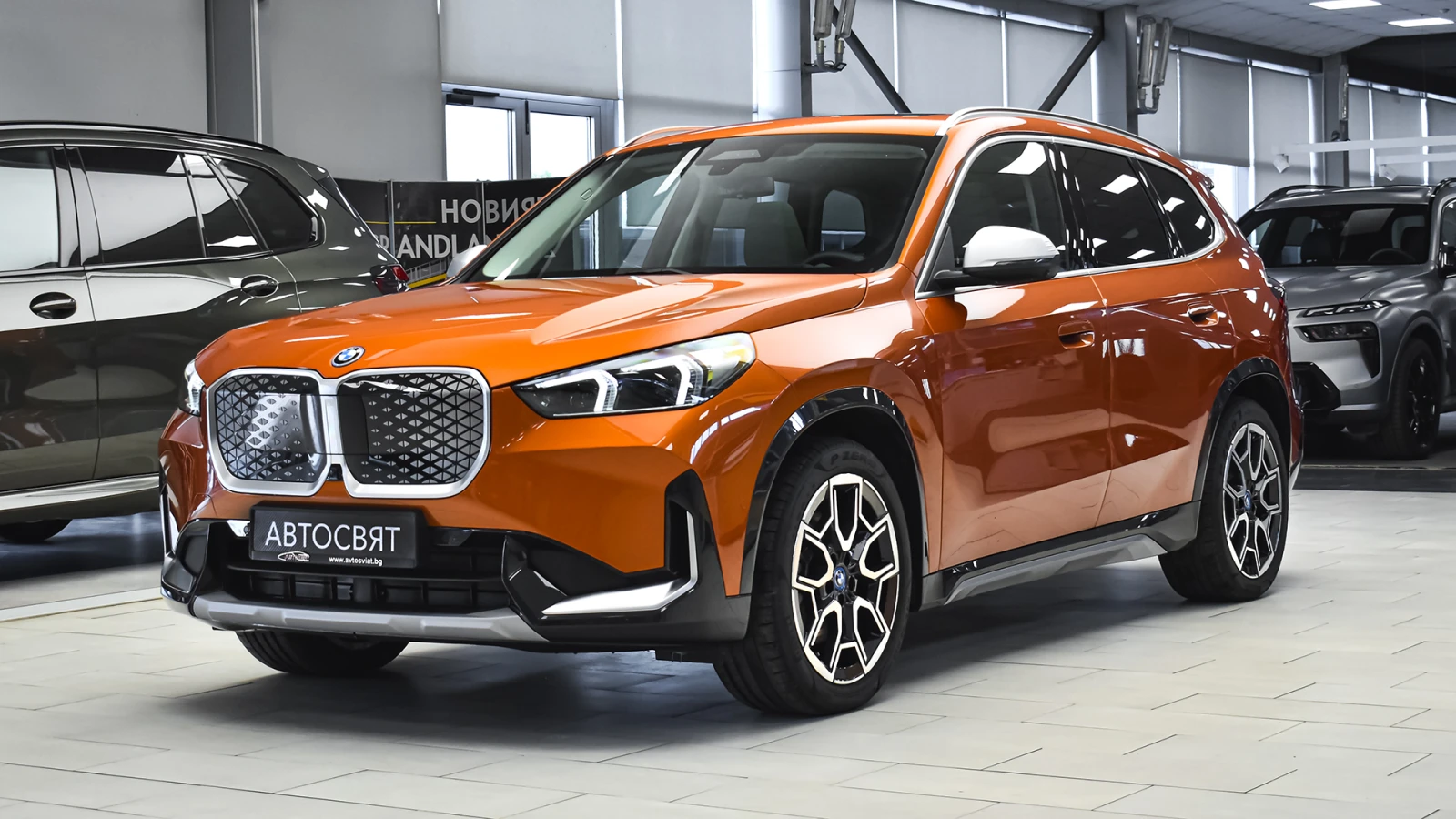 BMW iX1 xDrive30 X Line - изображение 4