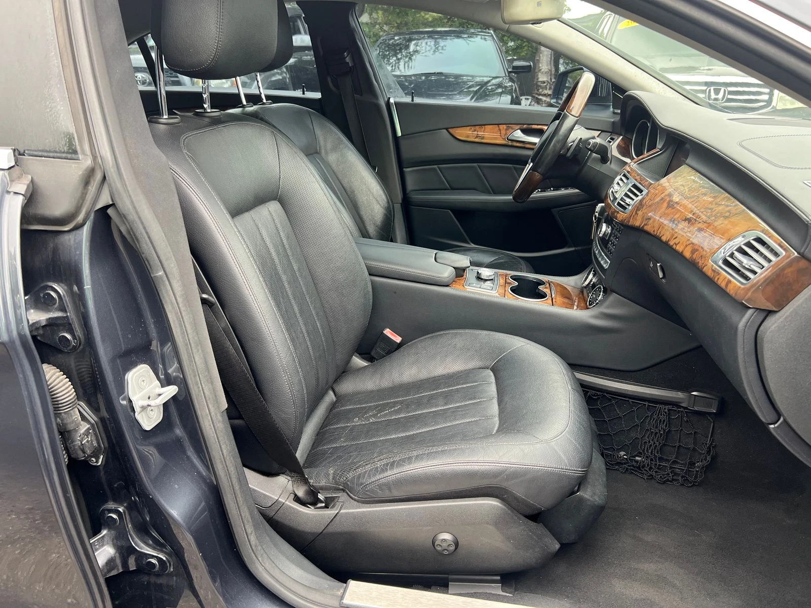 Mercedes-Benz CLS 550 AMG PACK* LANE ASSIST* HARMAN* KEYLESS GO* М.ТОЧКА - изображение 8