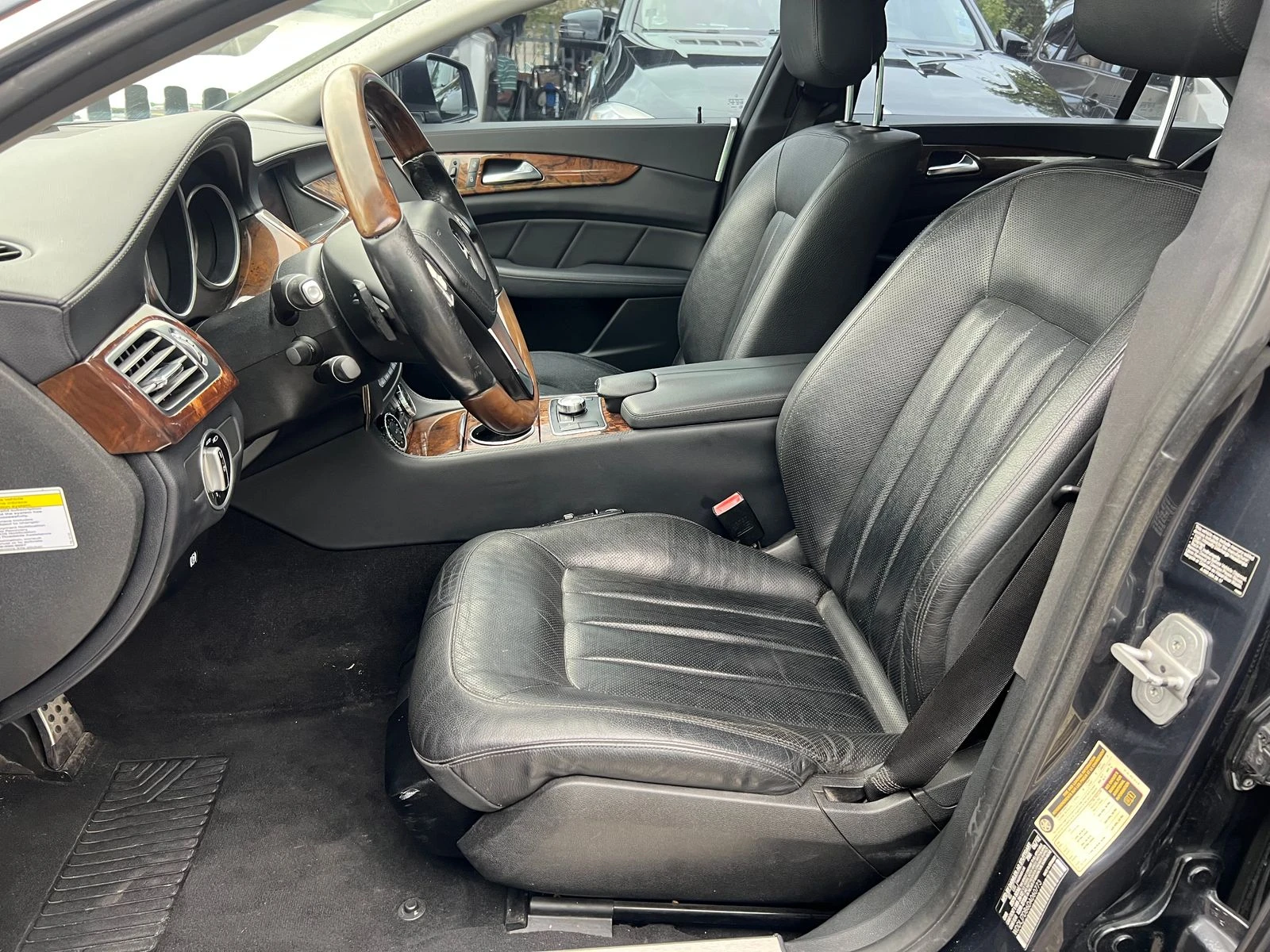 Mercedes-Benz CLS 550 AMG PACK* LANE ASSIST* HARMAN* KEYLESS GO* М.ТОЧКА - изображение 9