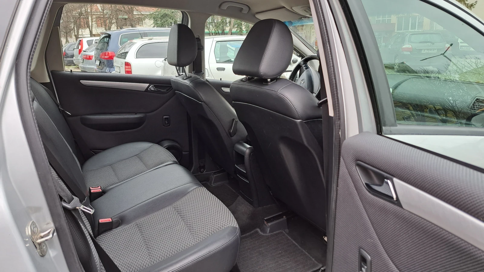 Mercedes-Benz A 200 Facelift , снимка 16 - Автомобили и джипове - 54101664