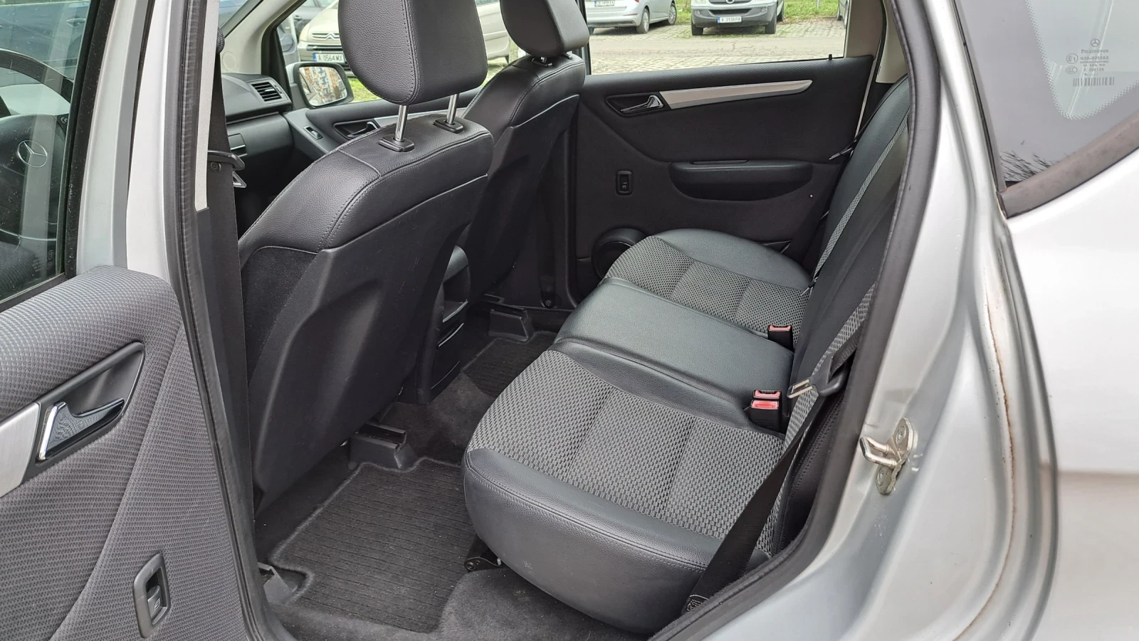 Mercedes-Benz A 200 Facelift , снимка 13 - Автомобили и джипове - 54101664