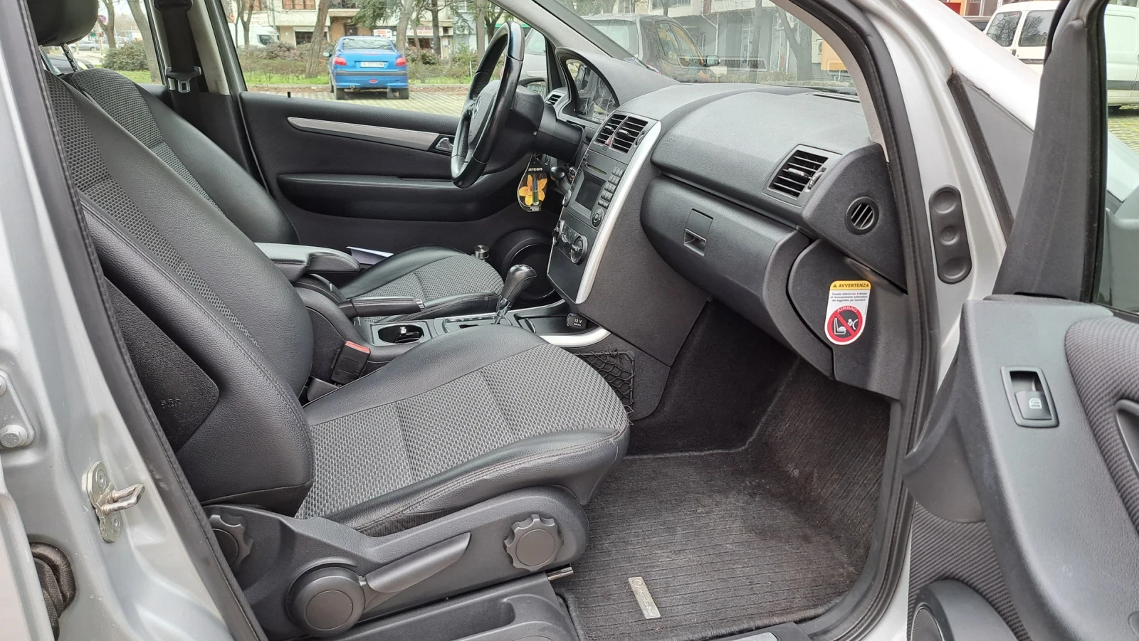 Mercedes-Benz A 200 Facelift , снимка 14 - Автомобили и джипове - 54101664