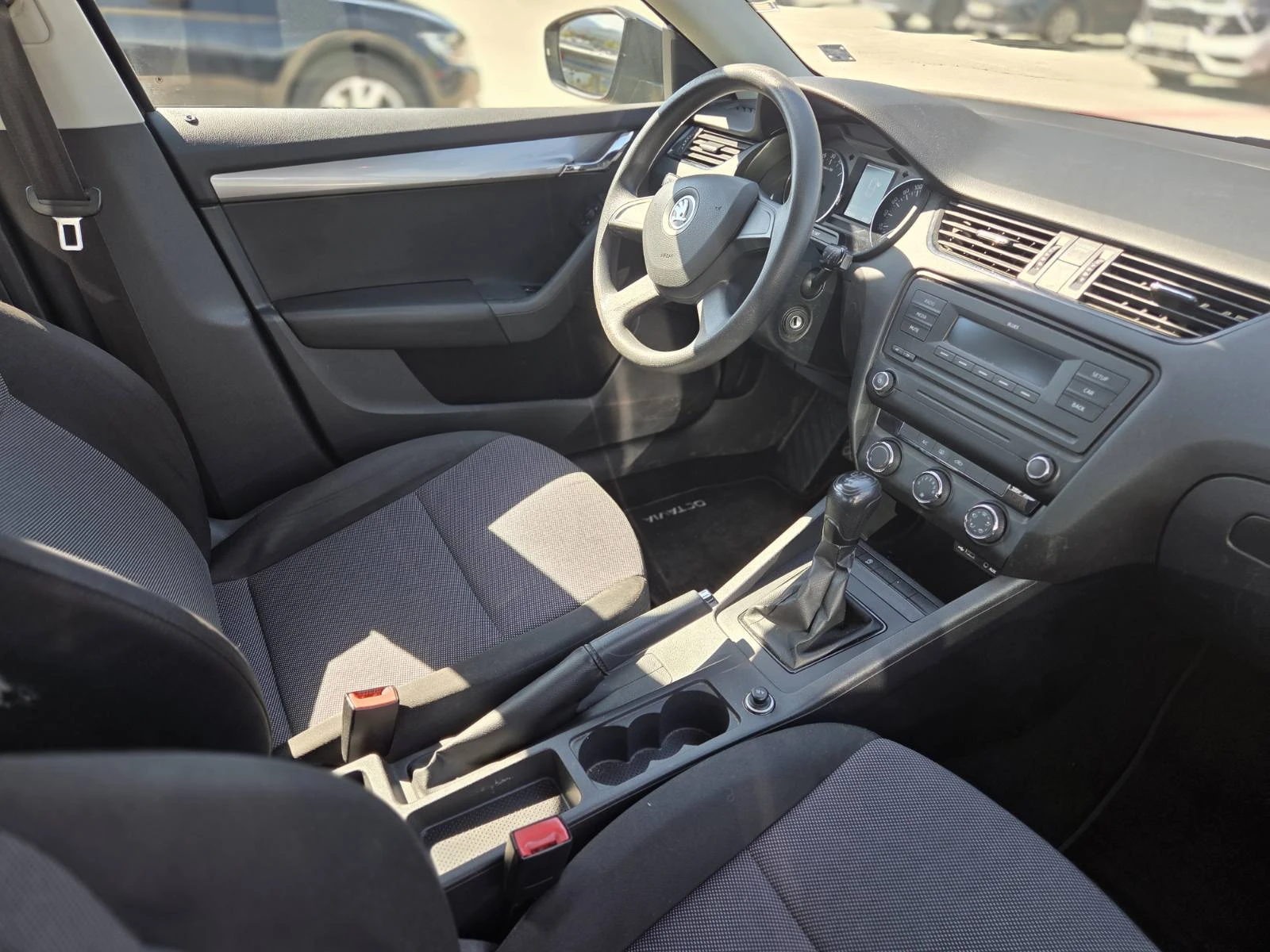 Skoda Octavia Active 1.6D 5MT, снимка 2 - Автомобили и джипове - 54304387