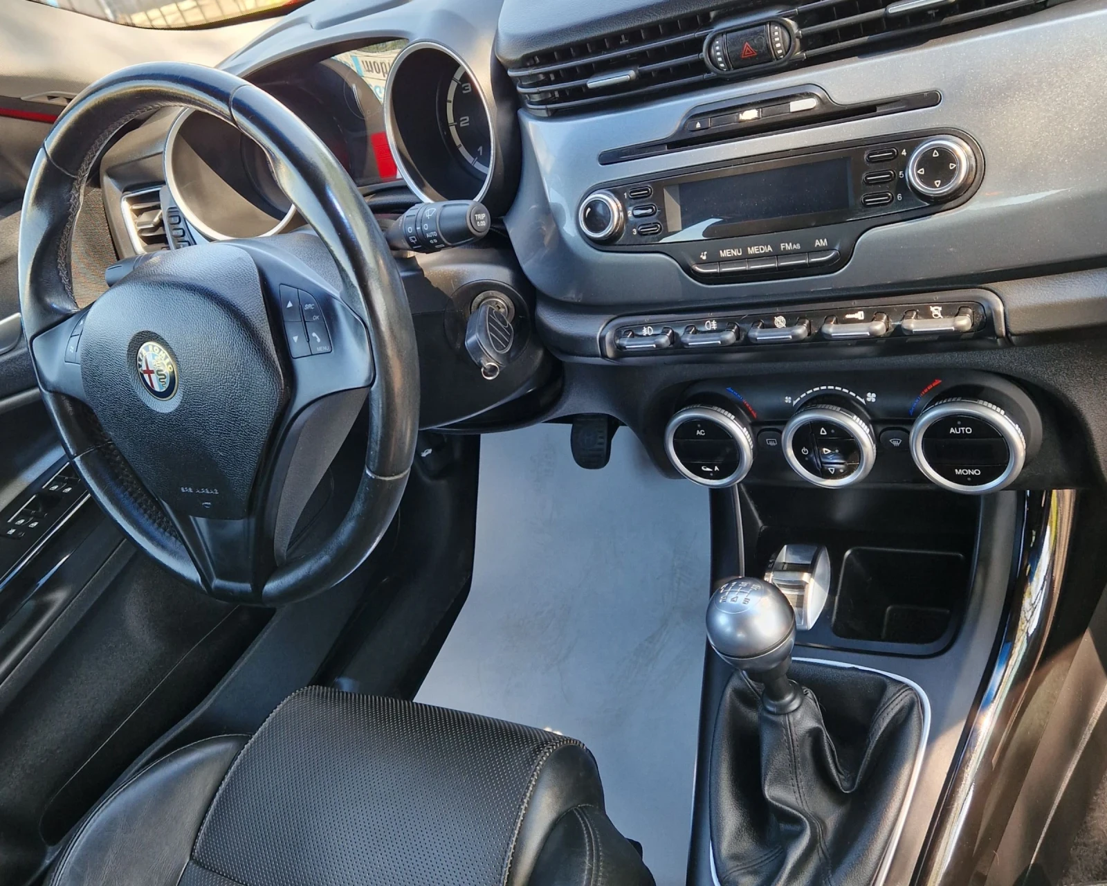 Alfa Romeo Giulietta 2.0JTD 170к.с, снимка 13 - Автомобили и джипове - 54441601