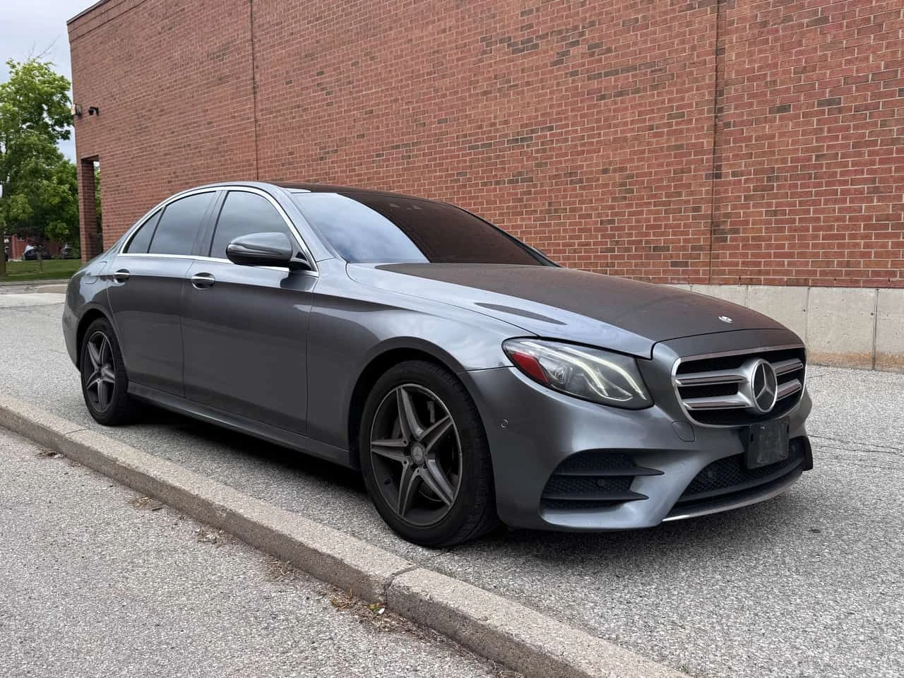 Mercedes-Benz E 300 АМГ ПАКЕТ/ДИСТРОНИК/ПОДГРЕВ/ПАНОРАМА/CARFAX/, снимка 2 - Автомобили и джипове - 55053934
