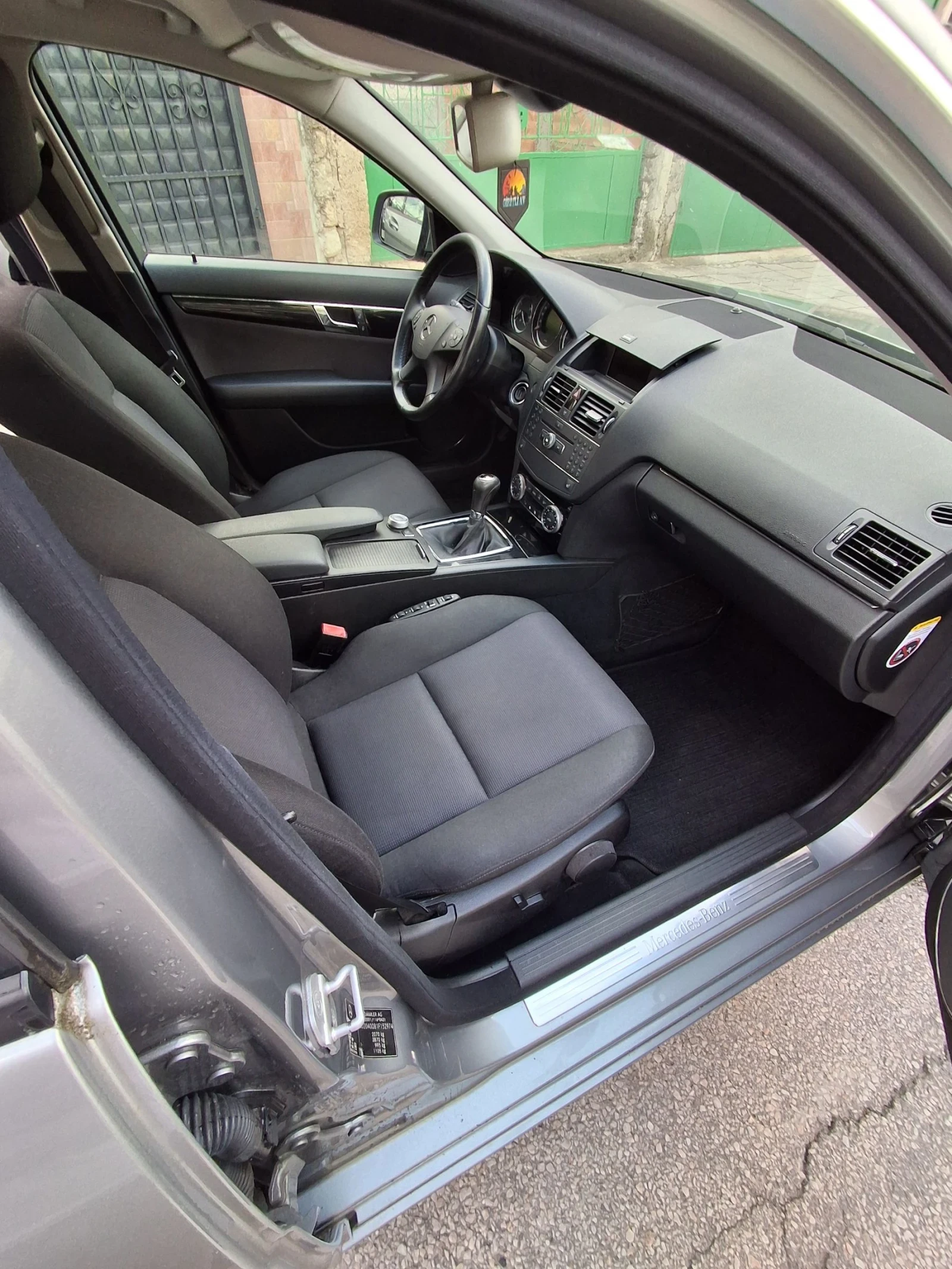 Mercedes-Benz C 220 2.2 CDI ШЕСТ СКОРОСТИ, снимка 16 - Автомобили и джипове - 55066661
