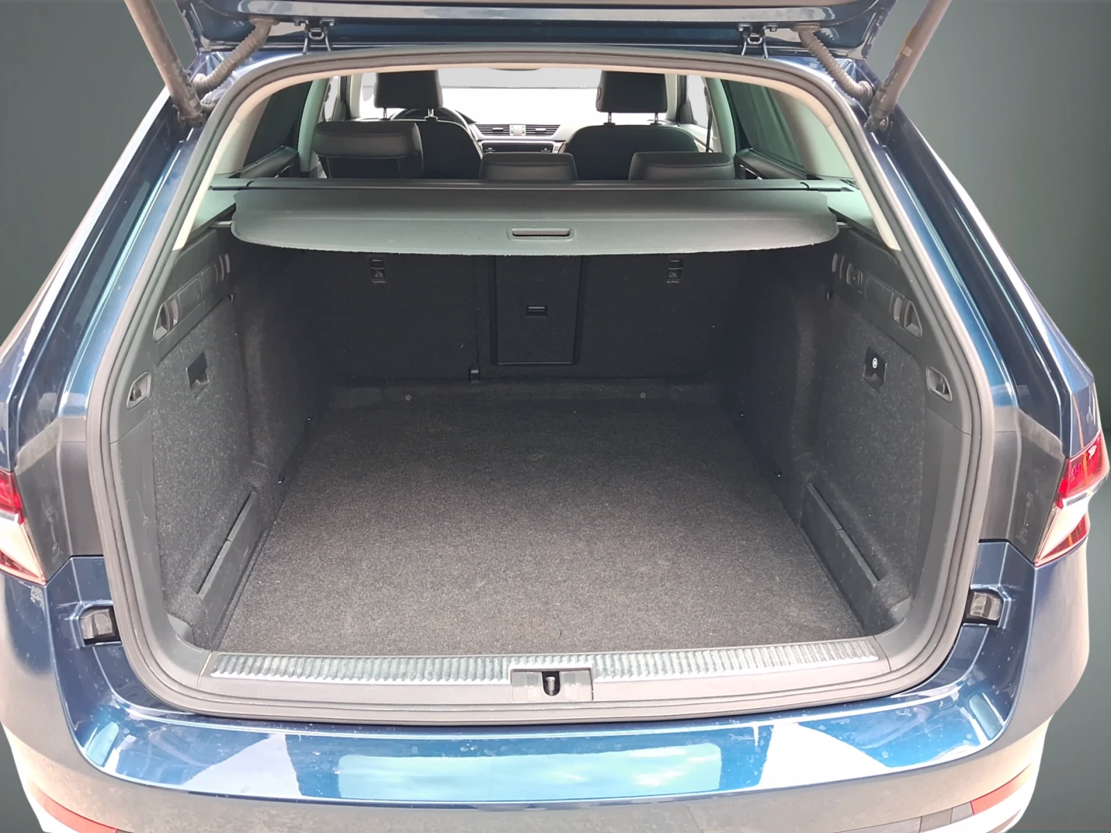 Skoda Superb  Скаут 2, 0 TDI, 200 к.с., 7D, снимка 13 - Автомобили и джипове - 55136346