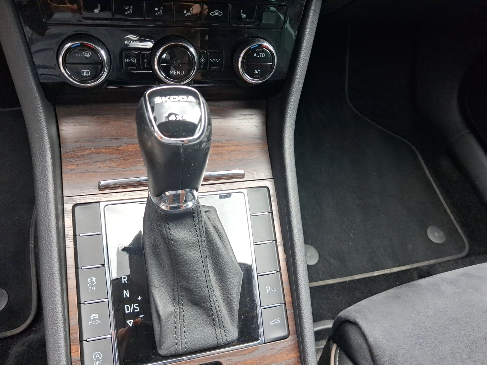 Skoda Superb  Скаут 2, 0 TDI, 200 к.с., 7D, снимка 14 - Автомобили и джипове - 55136346