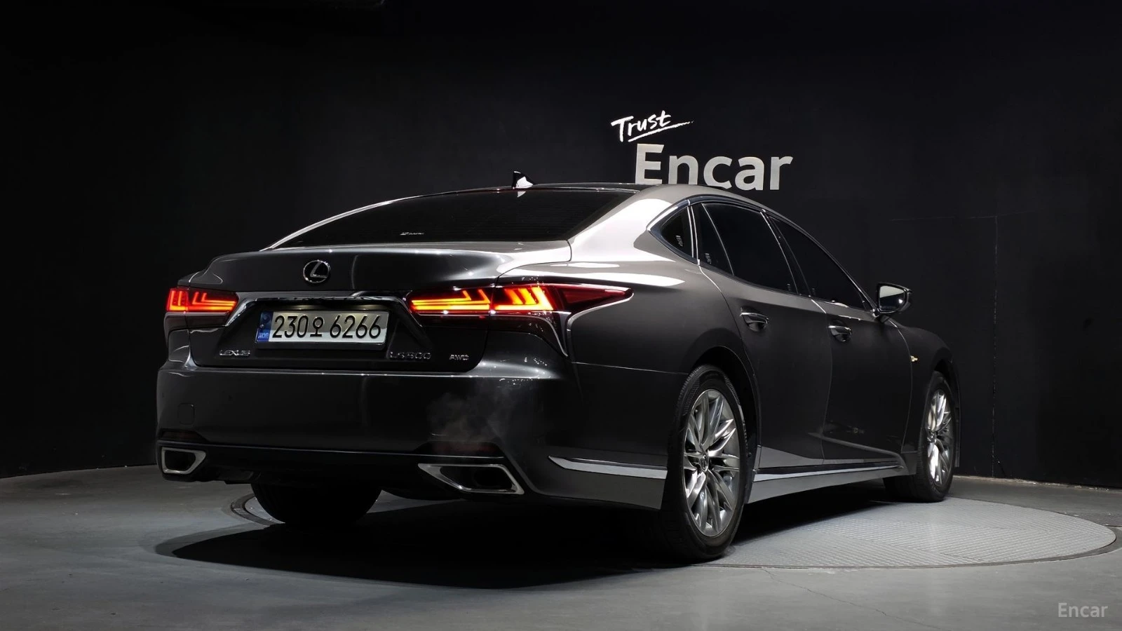 Lexus LS 500 LUXURY* AWD* ПОДГРЕВ* ОБДУХВАНЕ* МАСАЖИ* ПАНО* 360, снимка 2 - Автомобили и джипове - 55640453