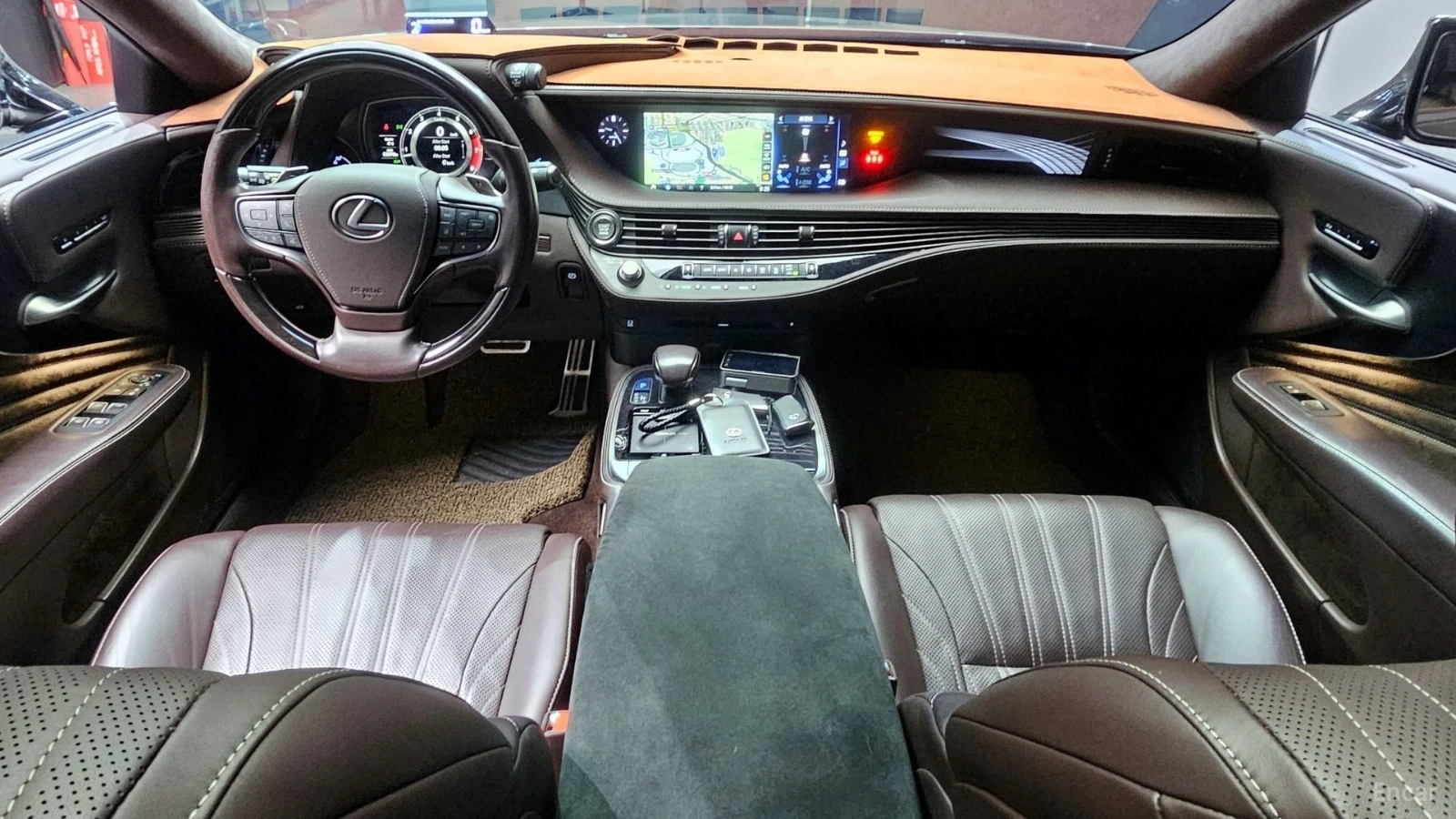 Lexus LS 500 LUXURY* AWD* ПОДГРЕВ* ОБДУХВАНЕ* МАСАЖИ* ПАНО* 360, снимка 6 - Автомобили и джипове - 55640453