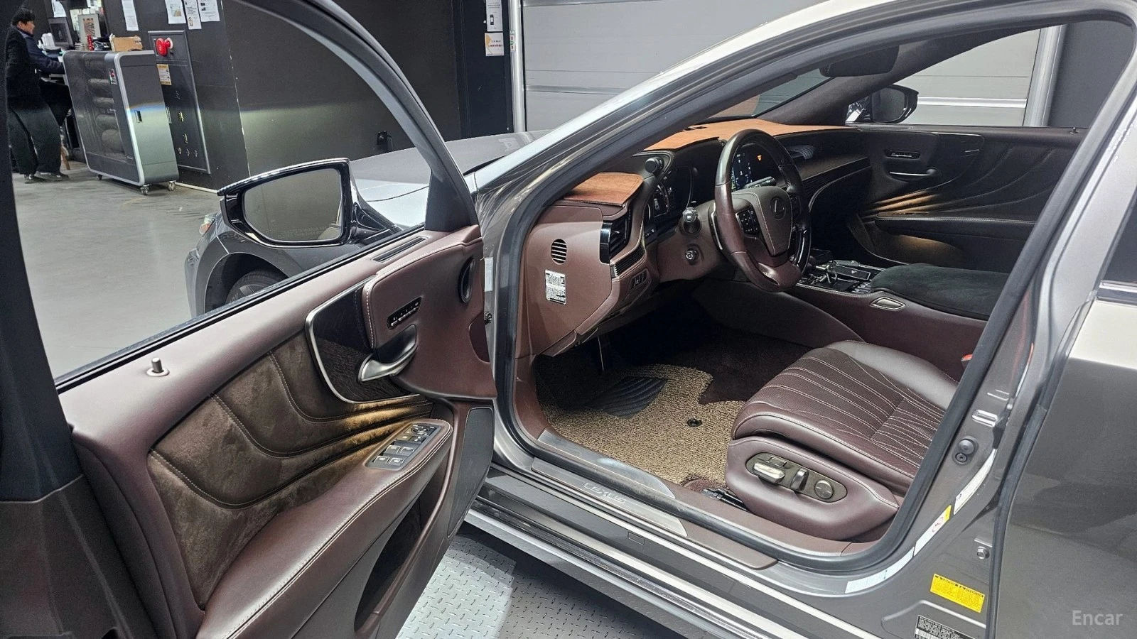 Lexus LS 500 LUXURY* AWD* ПОДГРЕВ* ОБДУХВАНЕ* МАСАЖИ* ПАНО* 360, снимка 9 - Автомобили и джипове - 55640453