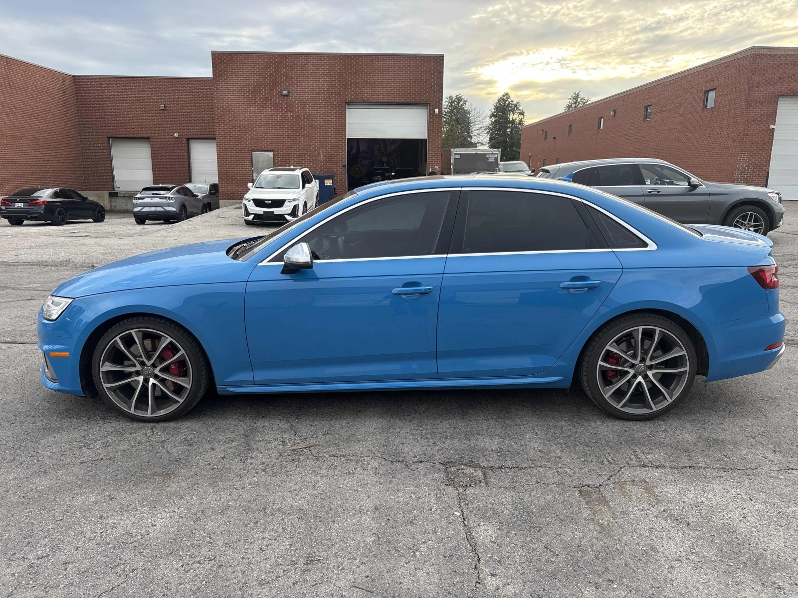 Audi S4 Technik / 360 / Distronic / B&O / Carfax, снимка 2 - Автомобили и джипове - 56151255