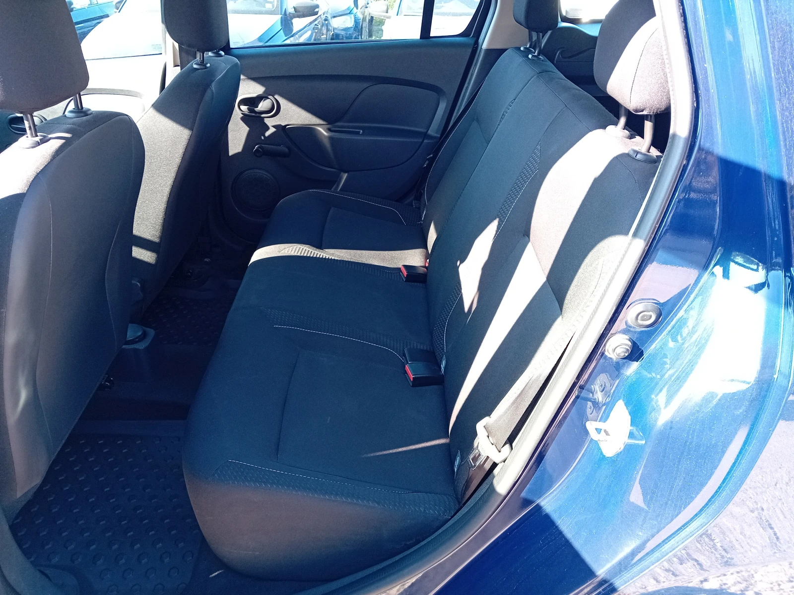 Dacia Logan, снимка 11 - Автомобили и джипове - 56410133