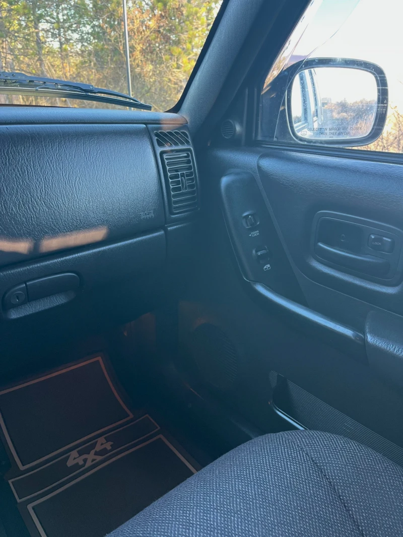 Jeep Cherokee 2.5, снимка 15 - Автомобили и джипове - 53058335