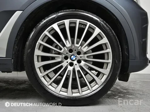 BMW X7 * DISTRONIC * HARMAN KARDON * 360, снимка 7 - Автомобили и джипове - 54425700