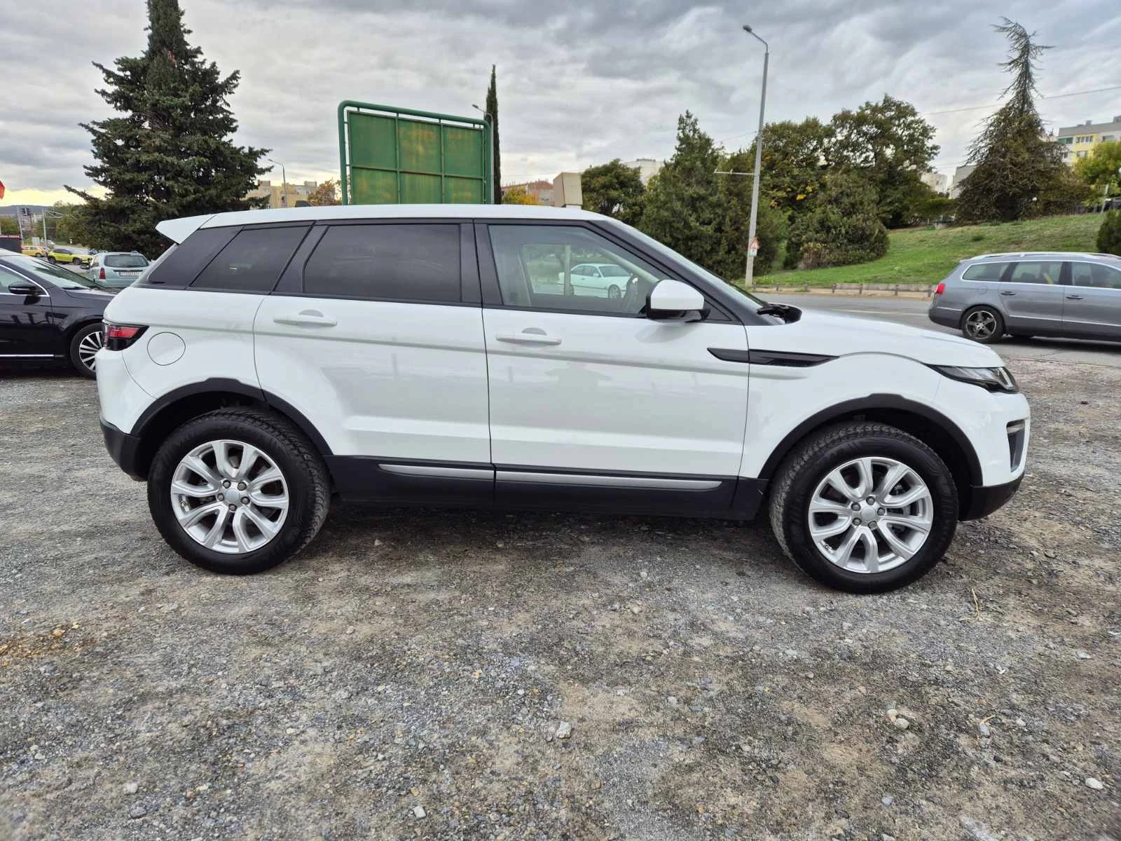 Land Rover Range Rover Evoque 2.0d - изображение 6