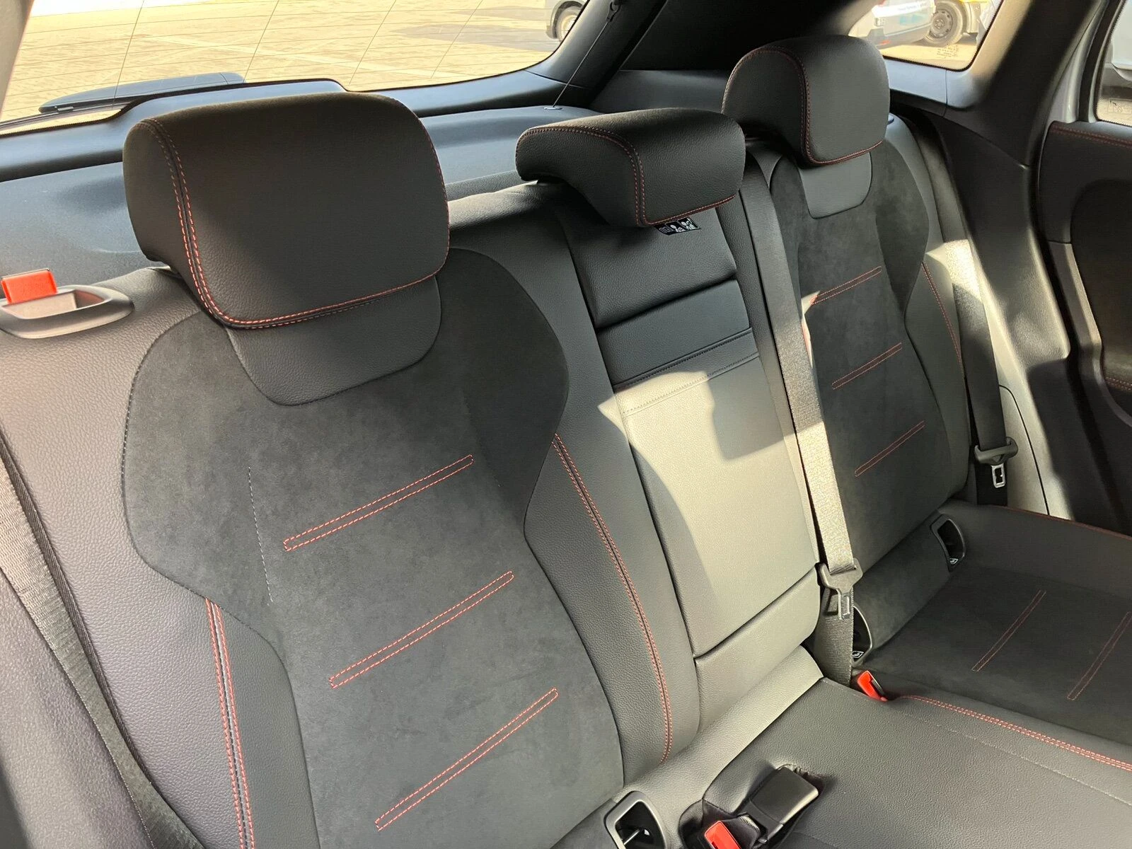 Mercedes-Benz EQA 300/HP/AMG/LED/NIGHT/KLESS/CAM/554v - изображение 7