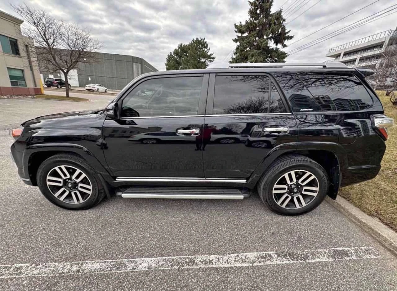 Toyota 4runner * 4WD * PANO* KEYLESS* ПОДГРЕВ* , снимка 2 - Автомобили и джипове - 54376652