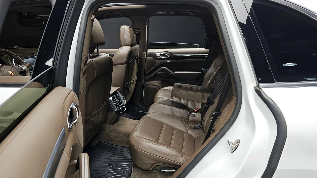 Porsche Cayenne 4.2S Diesel* Обдухване* Bose* Въздух* Пано, снимка 12 - Автомобили и джипове - 54752749