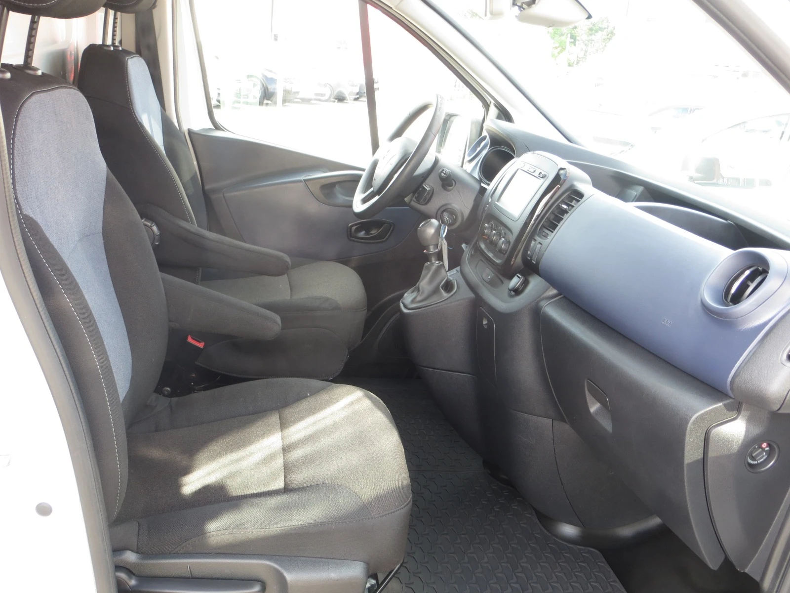 Opel Vivaro 1, 6 BITURBO | Mobile.bg   12