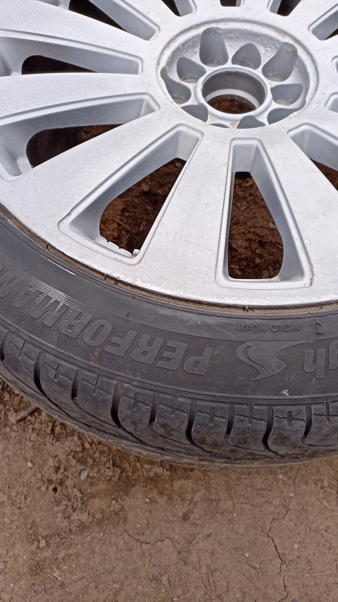 Гуми с джанти Trayal 235/45R18, снимка 2 - Гуми и джанти - 56119668