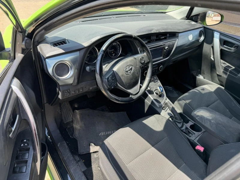 Toyota Auris 1.8, снимка 7 - Автомобили и джипове - 46086707