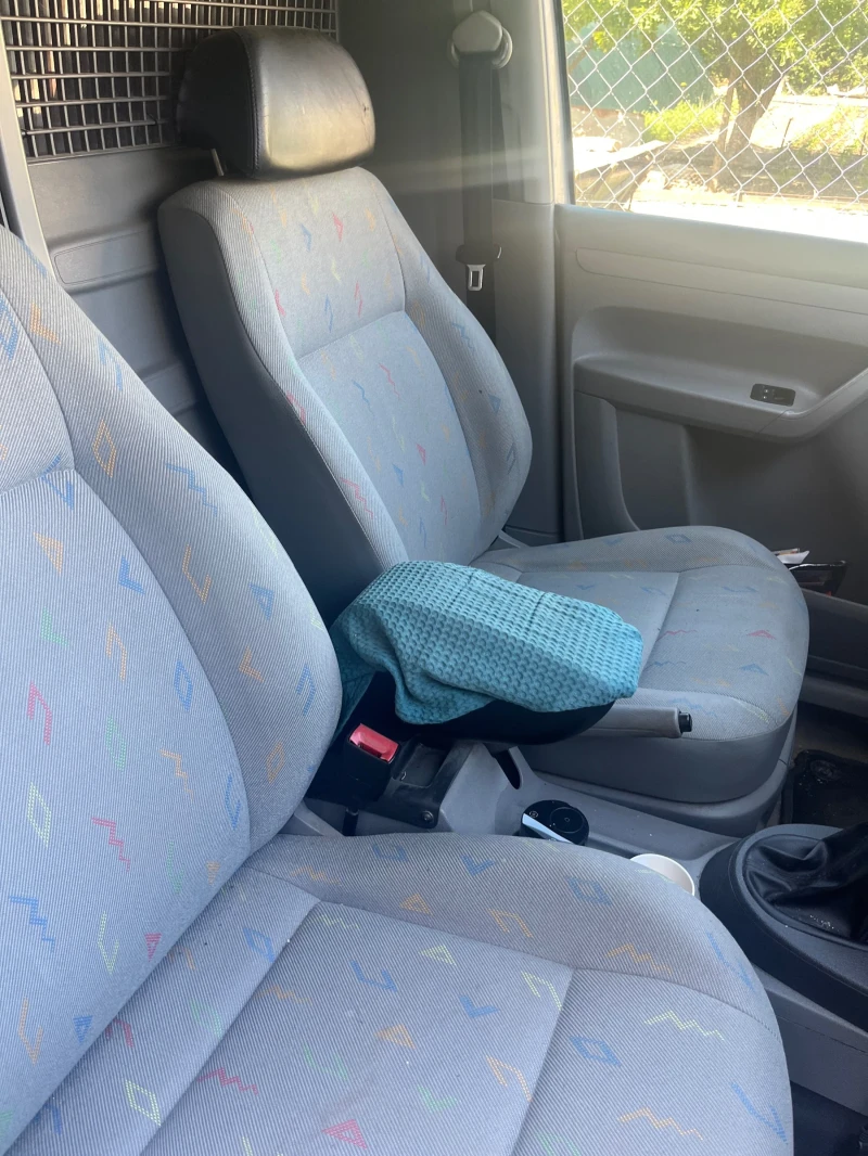 VW Caddy 1.9 tdi, снимка 7 - Автомобили и джипове - 51923272