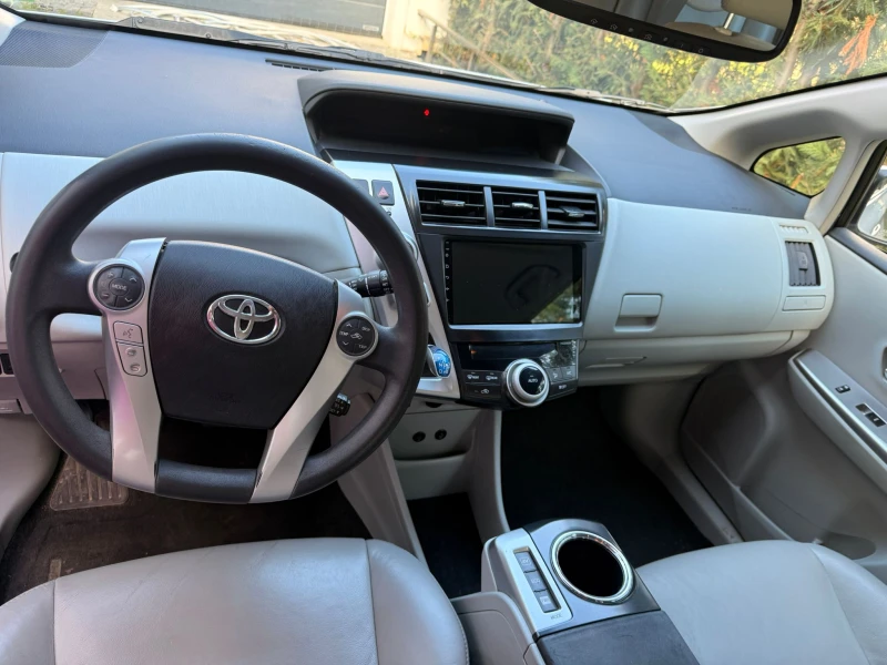 Toyota Prius 1.8 hybrid Комби, снимка 4 - Автомобили и джипове - 53107042