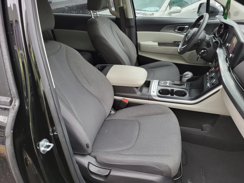 Kia Carnival V6 3.5 7+ 1 МЕСТА 76827 КМ !!!, снимка 14 - Автомобили и джипове - 52468362