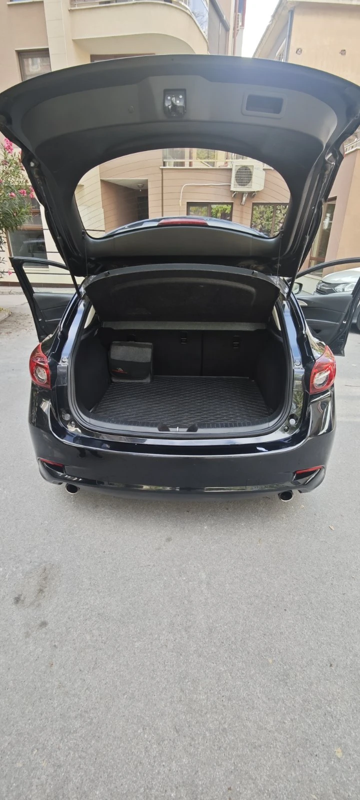 Mazda 3, снимка 9 - Автомобили и джипове - 47538589