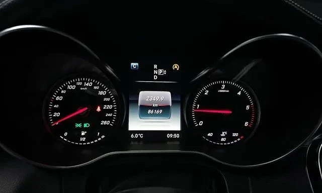 Mercedes-Benz C 250 Bluetech 4MATIC, снимка 9 - Автомобили и джипове - 53220383