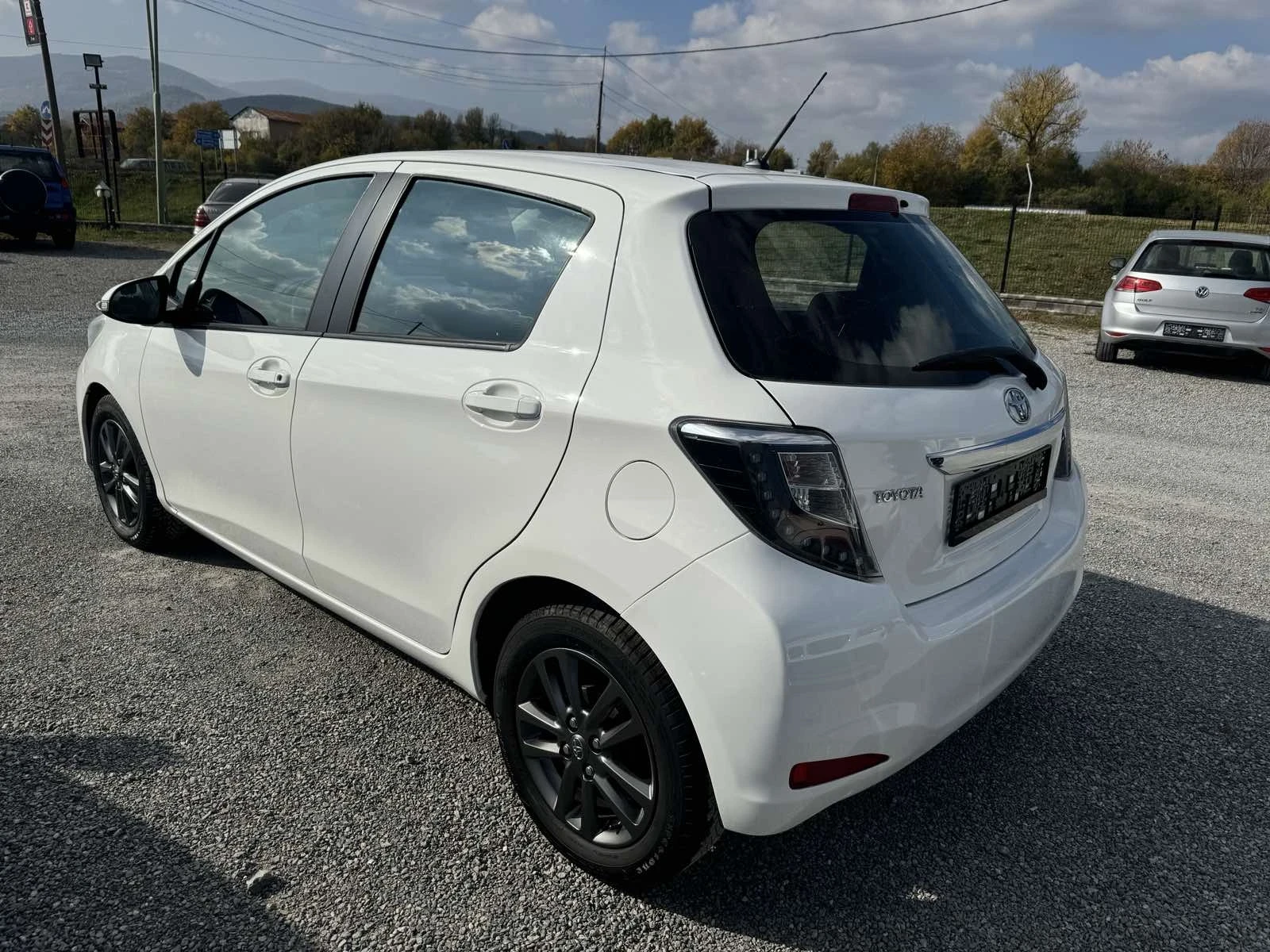 Toyota Yaris  - изображение 6