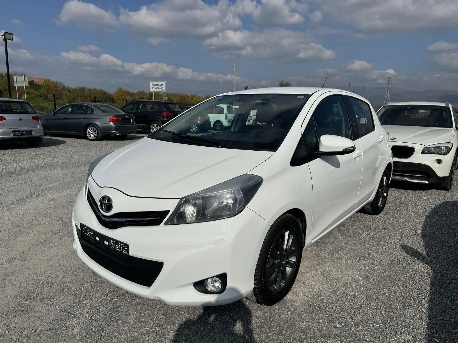 Toyota Yaris  - изображение 2